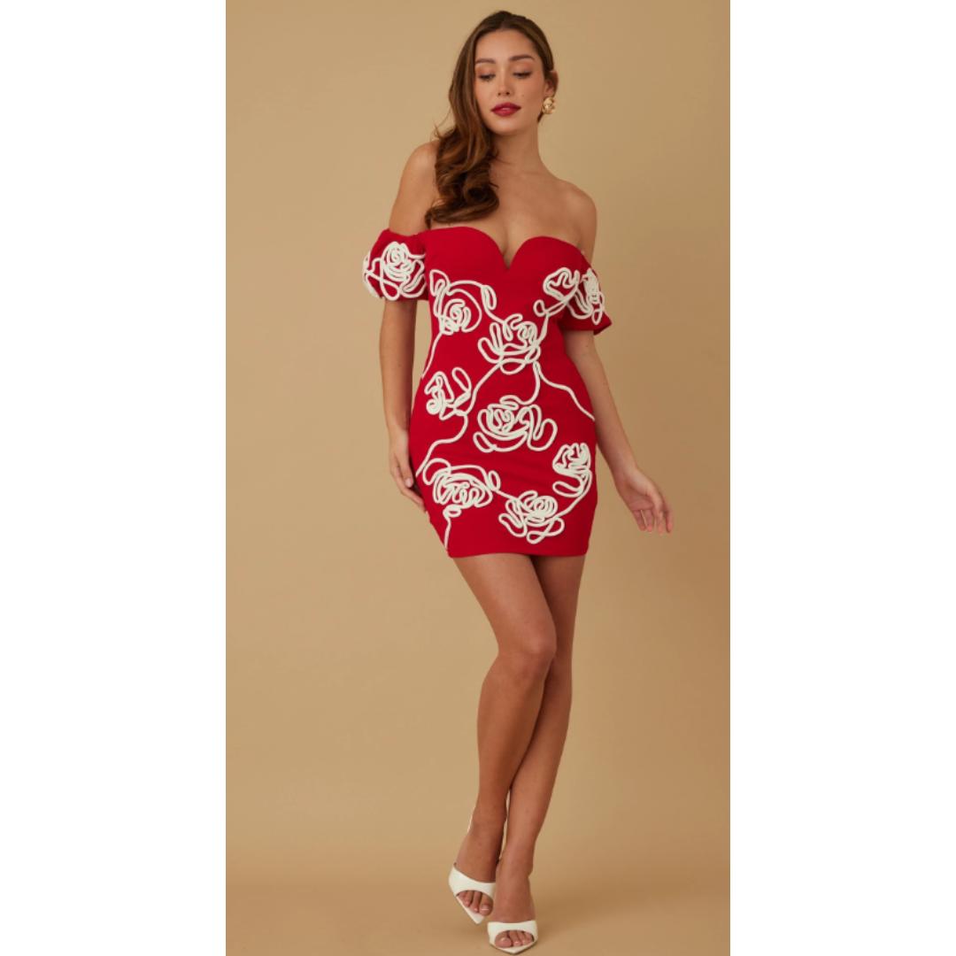 YARN EMBROIDERED PATTERN DRESS - OFF SHOULDER WITH SCRUNCHED SHORT SLEEVE CUFF - V PLUNGE ON CHEST DETAIL - ZIPPER ON THE BACK